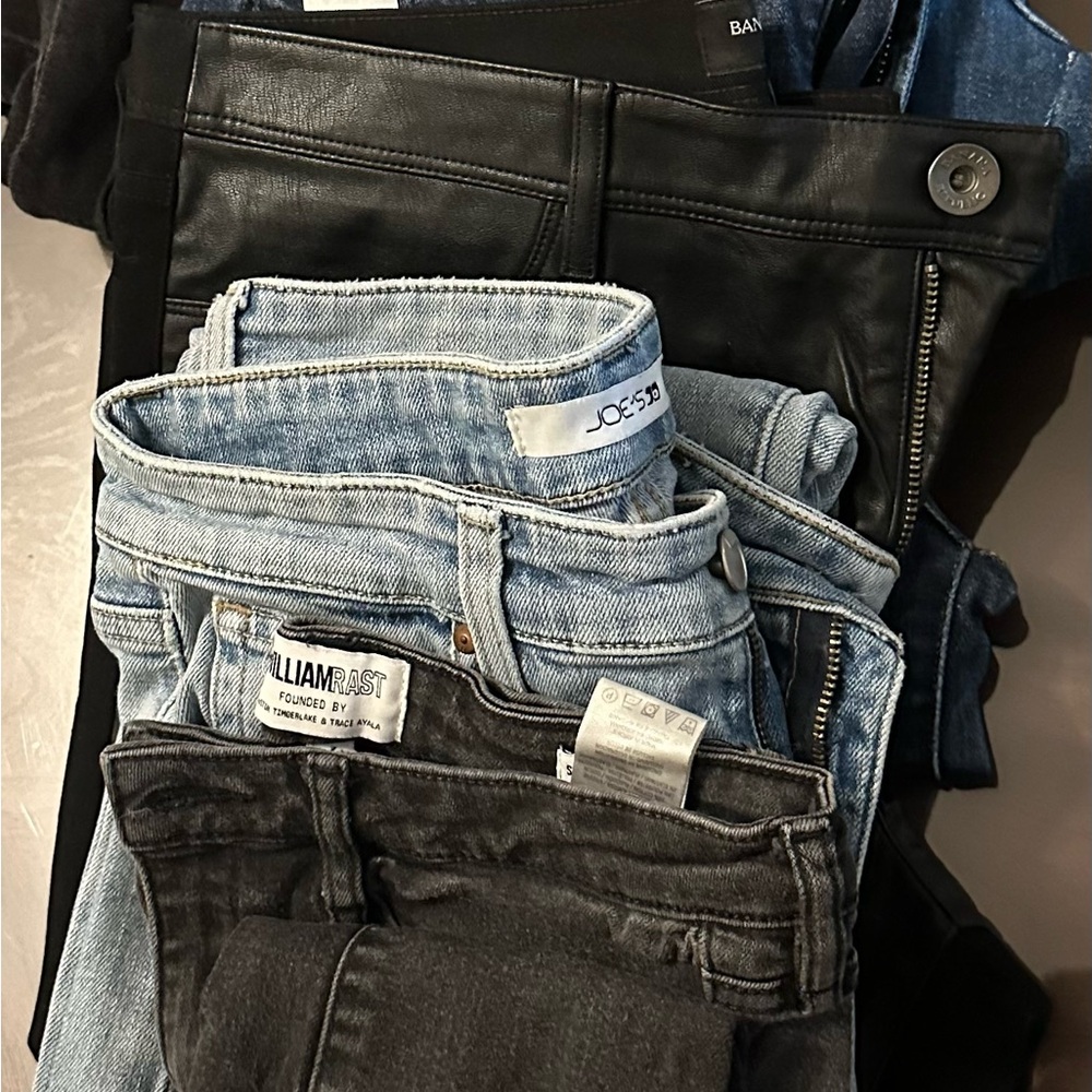 6 pairs variety brands Dark wash, Light, black w/vegan leather. Straight & flare